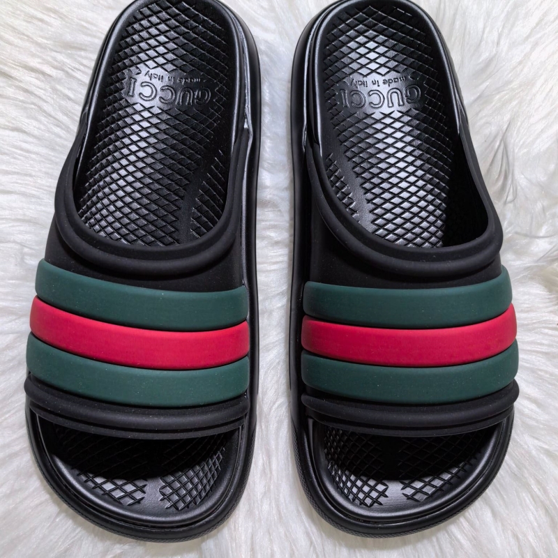 G*u*i slippers